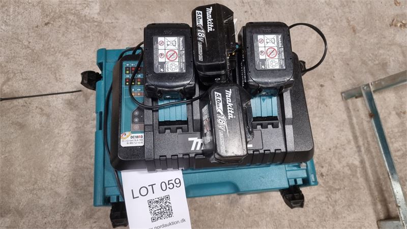 2-port lader samt 4 stk. 18V 5.0 AH batterier
