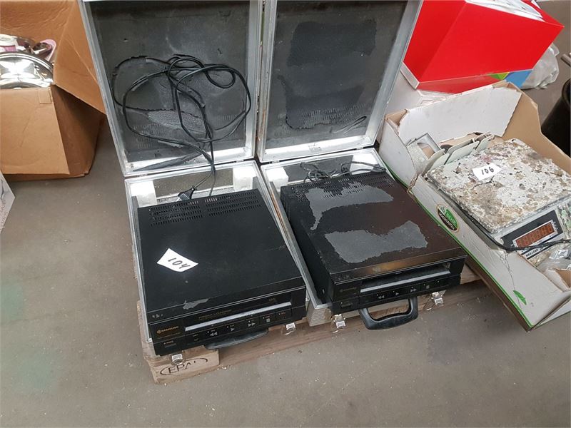 2 stk. VHS maskiner, Samsung VB-910. 220 og 12 volt. Alu kuffert.