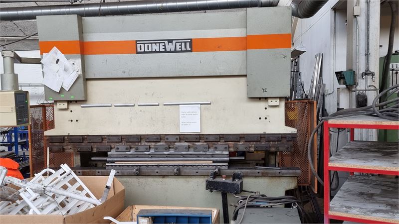 Kantpresse, DONEWELL 80-2500 med DNC styring