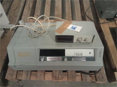 Beckman Model DB Spectrophotometer & Millivolts DC måler