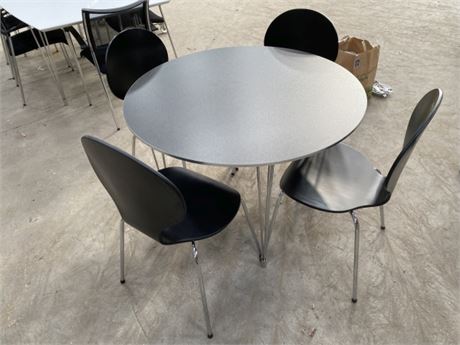 Cafebord sæt med 4 stole Ø100